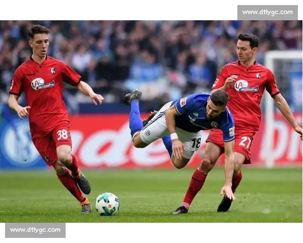 塞尔塔主场迎战曼联展开欧联激战 曼联能否延续强势表现逆袭对手